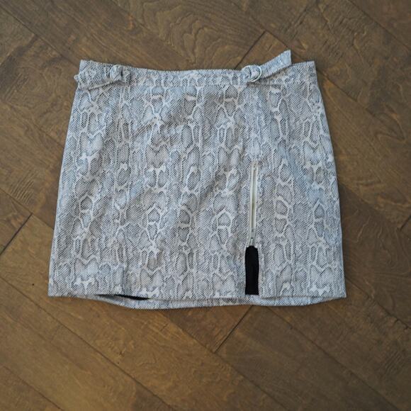 Free People Mini Snakeskin Print Skirt Short Zip Up Size 12 - Picture 2 of 6
